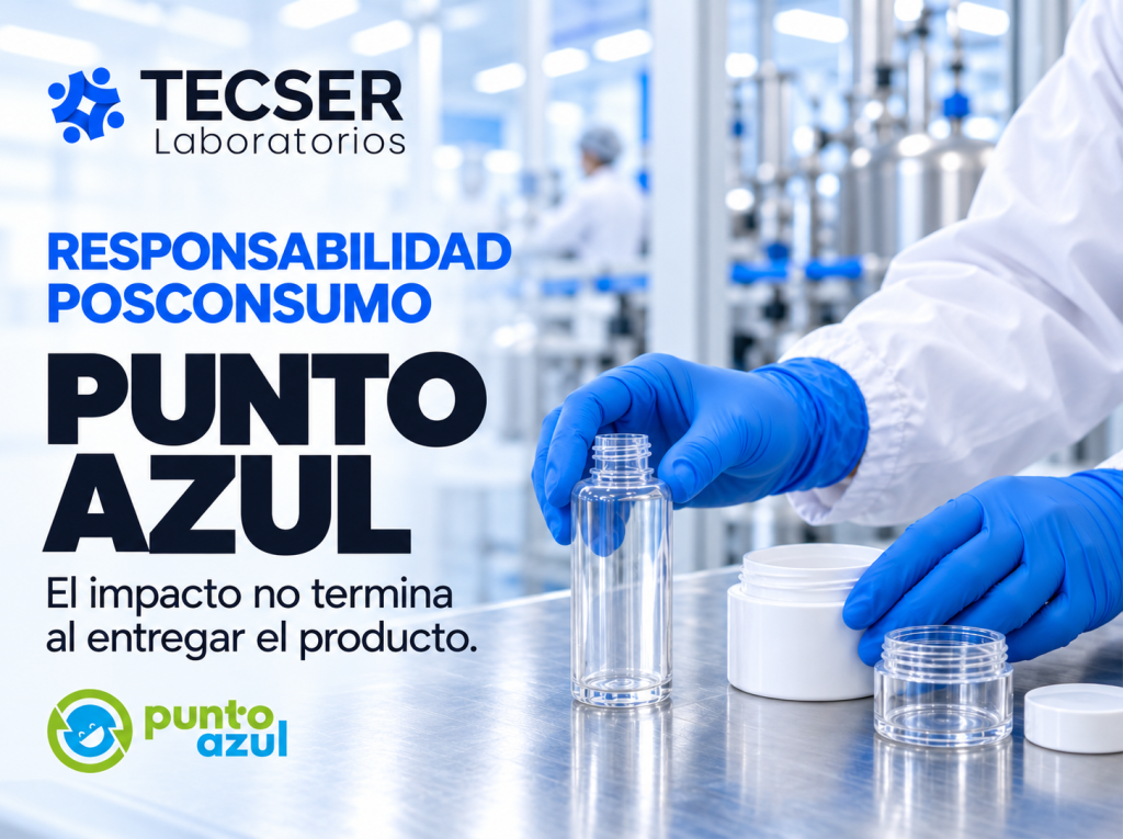 Manos con guantes azules manipulando envases cosméticos - responsabilidad posconsumo